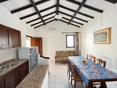 Cucina o angolo cottura di Appartamento Nassia 1 By La Via Del Mare Viaggi e Vacanze