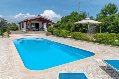 Piscina di Countryside villa with pool o nelle vicinanze