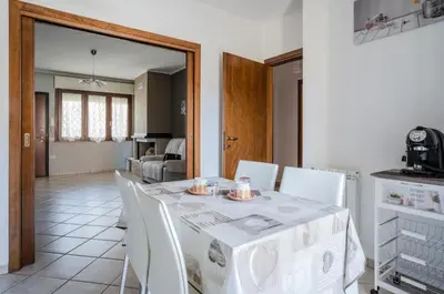 Cucina o angolo cottura di GuestHost - Sestu Lovely Apt W Balcony near Spiaggia Poetto!