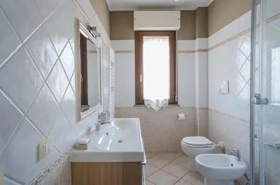 Bagno di GuestHost - Sestu Lovely Apt W Balcony near Spiaggia Poetto!