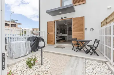 Balcone o terrazza di GuestHost - Pula Comfy Apartment w Private Parking
