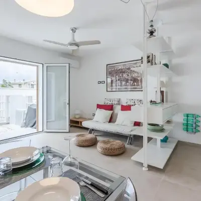 GuestHost - Pula Comfy Apartment w Private Parking