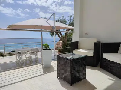 Vista generica sul mare o vista sul mare dall'interno della casa vacanze