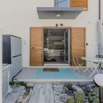 GuestHost - Pula Modern Apartment with Private Parking!