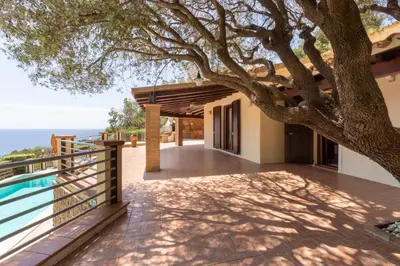 Paesaggio naturale nelle vicinanze della villa