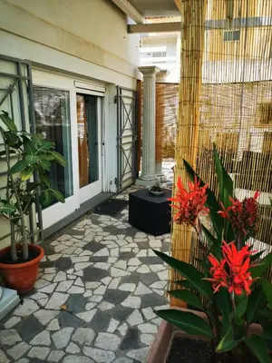 Giardino di Hibryd: in centro, a due passi dal mare