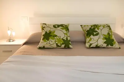 Letto o letti in una camera di Villa Regina - Doppia villetta vista mare con giardino e BBQ