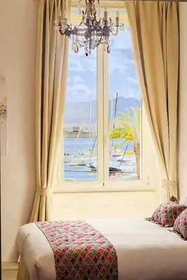 Letto o letti in una camera di WATERFRONT SUITES CAGLIARI