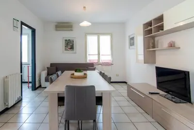 TV o dispositivi per l'intrattenimento presso [Torregrande]APT.1-Con terrazzo a pochi metri dal mare - Free Wi-Fi