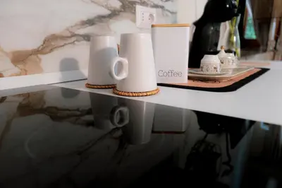 Set per la preparazione di tè e caffè presso Suite Yenne