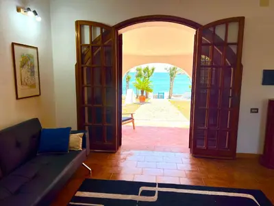 Area soggiorno di Casale fronte mare - villa with swimming pool in front of the beach