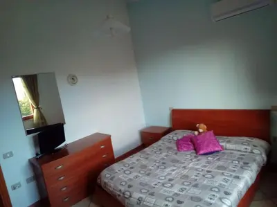 Letto o letti in una camera di Appartamente moderno e accessoriato.