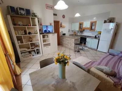 Cucina o angolo cottura di Appartamente moderno e accessoriato.