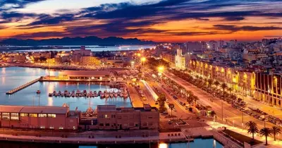 Vista generica su Santa Luria o vista sulla città dall'interno della casa vacanze