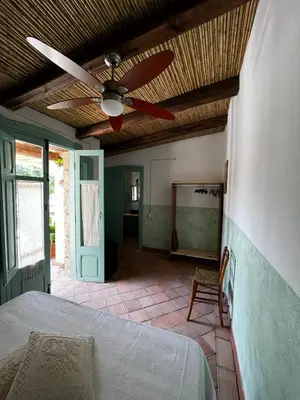 Letto o letti in una camera di Graziosa stanza campidanese Su terzu