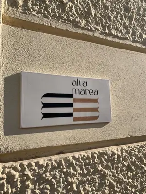 Certificato, attestato, insegna o altro documento esposto da AltaMarea - Luce, spazi ampi e comfort al centro del paese