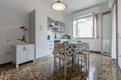 Cucina o angolo cottura di GuestHost - Cagliari Comfy Apartment with Terrace & Netflix!