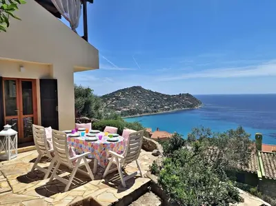 Paesaggio naturale nelle vicinanze della villa