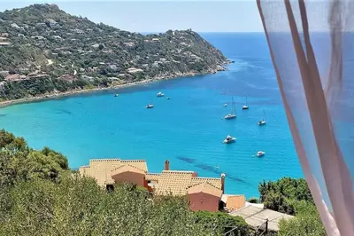 Paesaggio naturale nelle vicinanze della villa