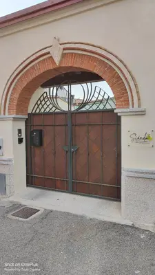 Facciata o entrata di Sienda Cesira