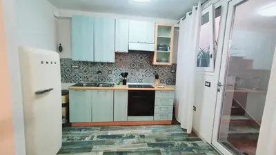 Cucina o angolo cottura di NAUTILUS - monolocale seminterrato con finestre