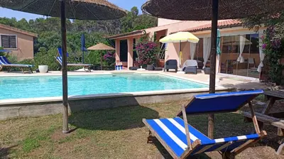 Piscina di B&B Peonia Sun light o nelle vicinanze