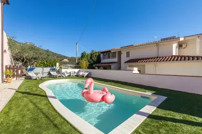 Piscina di ByNos Pool - Primo Piano o nelle vicinanze