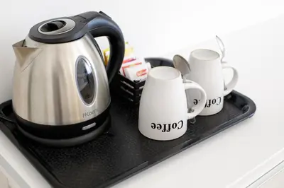 Set per la preparazione di tè e caffè presso Le Suite di Bluemoon