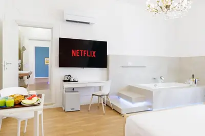 TV o dispositivi per l'intrattenimento presso Le Suite di Bluemoon