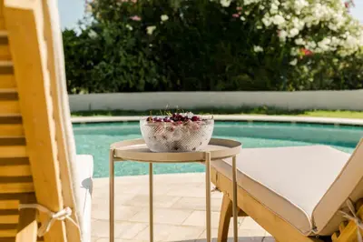 Piscina di Villa Mandorlo a soli 500 mt dal mare con piscina privata e vista mare o nelle vicinanze