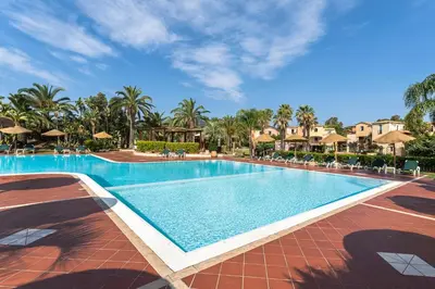 Piscina di ISA-Baia delle Palme residence o nelle vicinanze