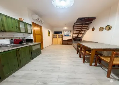 Cucina o angolo cottura di Casa Ambra - Villetta con vista, giardino e BBQ