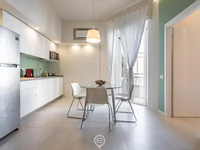 Cucina o angolo cottura di Sleek City Oasis