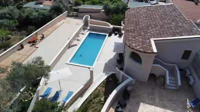 Piscina di Villa Blue Paradise Relax con piscina a pochi minuti da Cagliari e dal mare o nelle vicinanze