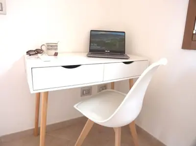 TV o dispositivi per l'intrattenimento presso VILLA MARIS HOLIDAYS - close to the Sea, beach 5 mins walk