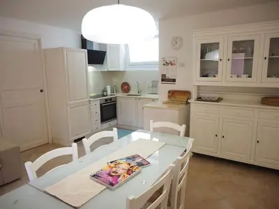 Cucina o angolo cottura di VILLA MARIS HOLIDAYS - close to the Sea, beach 5 mins walk