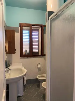 Bagno di Spiaggia sotto torre [Wi-Fi]