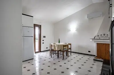 Cucina o angolo cottura di GuestHost - Quartu Sant'Elena Bright Flat with Balcony!