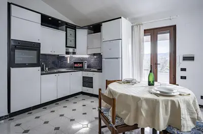 Cucina o angolo cottura di GuestHost - Quartu Sant'Elena Bright Flat with Balcony!