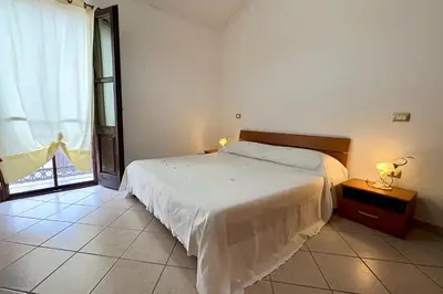 Letto o letti in una camera di Cabras casa vacanze a 2 piani