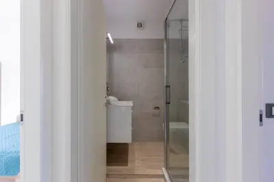 Bagno di GuestHost - Quartu Sant'Elena Roomy Flat with Private Parking!