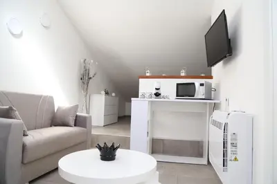 Cucina o angolo cottura di GuestHost - Al civico 5 - Mondern Apartments & Suite!