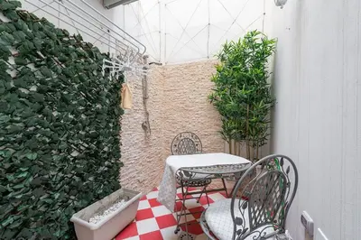 Balcone o terrazza di CHARMING HOUSE con doccia sensoriale e cortile interno - CENTRO STORICO