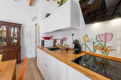 Cucina o angolo cottura di CHARMING HOUSE con doccia sensoriale e cortile interno - CENTRO STORICO