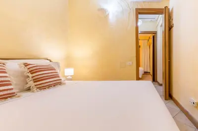Letto o letti in una camera di Luna Bay Home Retreat con vista sulla baia di Porto Luna a 2 km da Villasimius