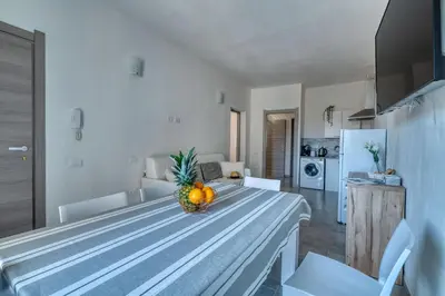 Cucina o angolo cottura di IzzHome Cozy Sunflowers 2