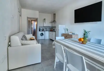 Cucina o angolo cottura di IzzHome Cozy Sunflowers 2