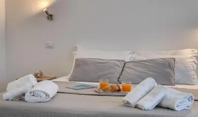 Letto o letti in una camera di IzzHome Cozy Sunflowers 2