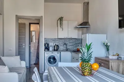 Cucina o angolo cottura di IzzHome Cozy Sunflowers 2
