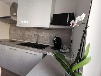 Cucina o angolo cottura di Maison - Elegante Casa a pochi minuti dal mare